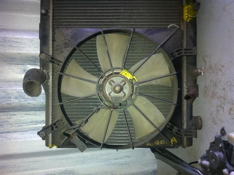 Диффузор радиатора Хонда Стрим в Ленске 7847